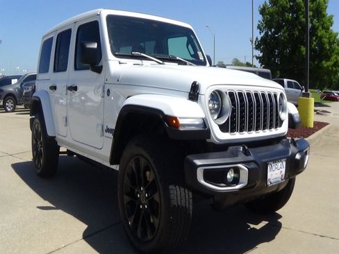 Certified 2025 Jeep Wrangler Unlimited Sahara w/ Safety Group AWD/4WD image 4