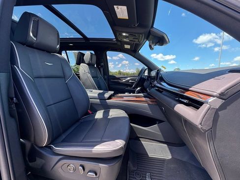Certified 2024 Cadillac Escalade Premium Luxury w/ Performance Package AWD/4WD image 32