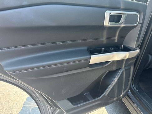 Used 2023 Ford Explorer XLT AWD/4WD image 20