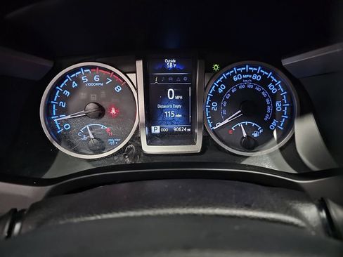 Used 2016 Toyota Tacoma SR5 image 10