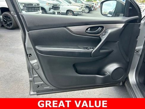 Used 2018 Nissan Rogue Sport S image 12