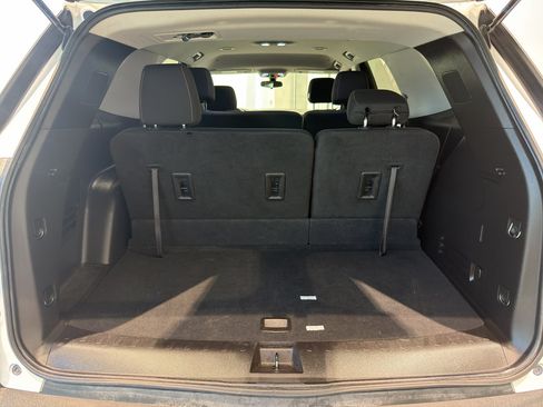Used 2021 Chevrolet Traverse LS w/ LPO, Black Accent Package FWD image 21