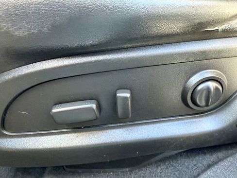 Used 2015 GMC Acadia SLT image 22