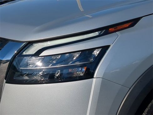 Used 2023 Nissan Pathfinder SV image 10