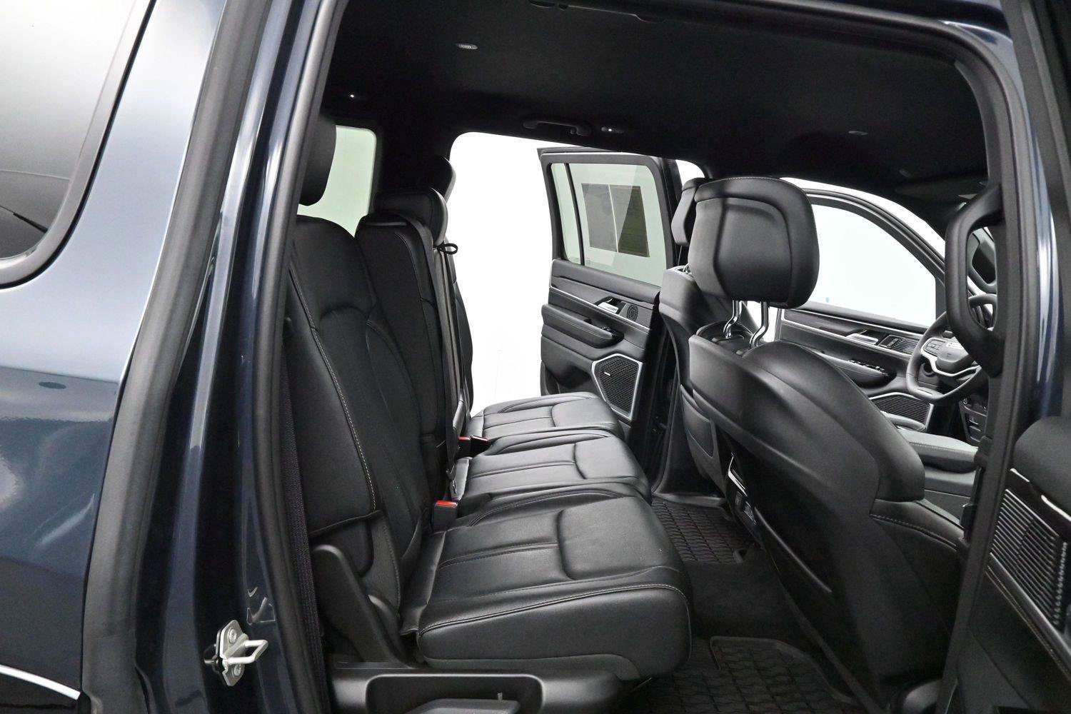 Used 2024 Jeep Wagoneer 4WD image 38