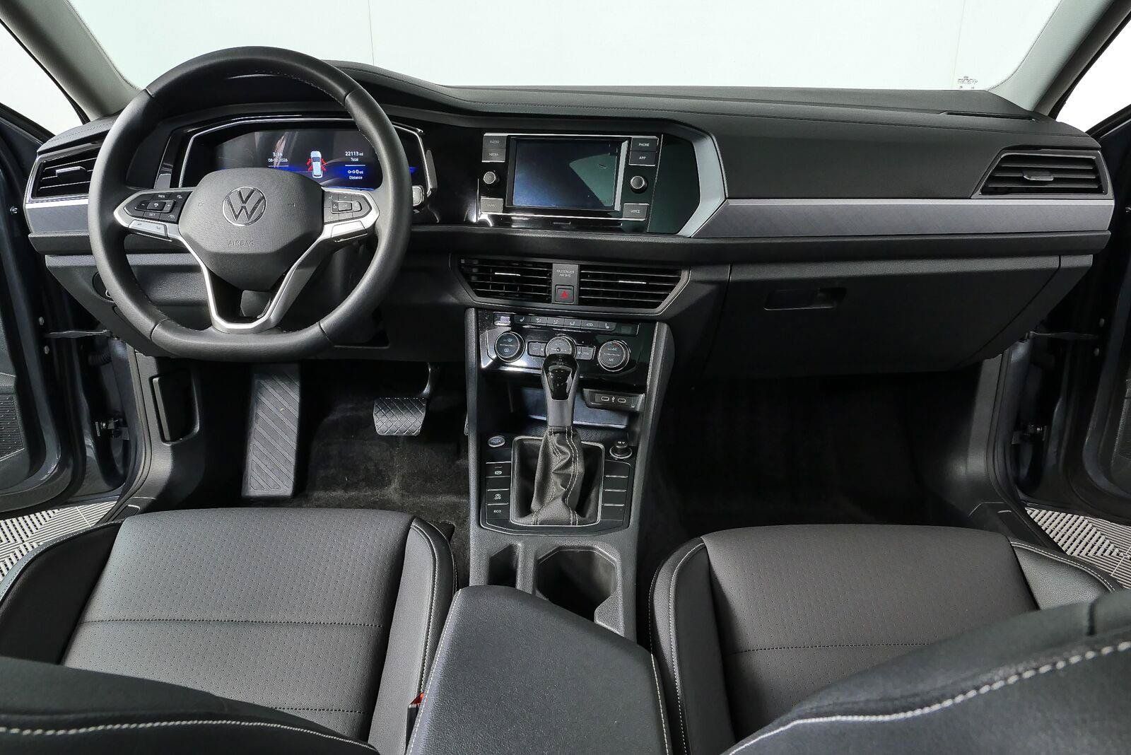 Used 2024 Volkswagen Jetta SE w/ Panoramic Sunroof Package FWD image 14