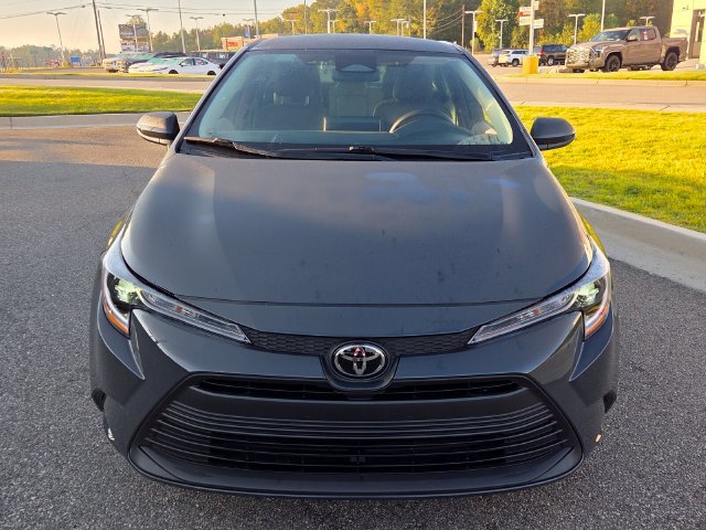 Used 2025 Toyota Corolla LE FWD image 2