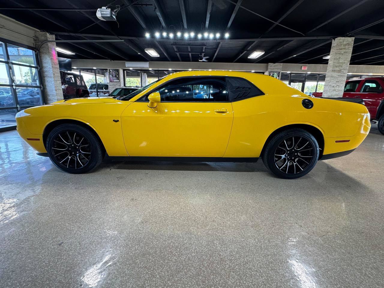 Used 2018 Dodge Challenger SXT w/ Blacktop Package RWD image 4