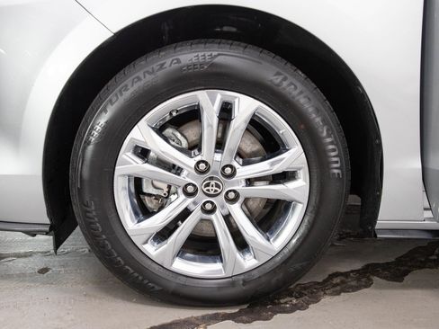 Used 2024 Toyota Sienna Platinum AWD/4WD image 34
