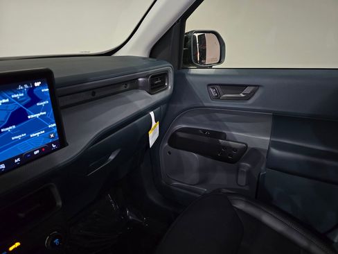 New 2025 Ford Maverick Lariat w/ Black Appearance Package image 33