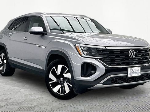 Used 2025 Volkswagen Atlas Cross Sport SE image 12