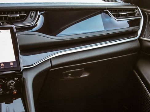 Used 2024 Jeep Grand Cherokee Trailhawk image 17