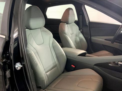 Used 2025 Hyundai Elantra Limited FWD image 7