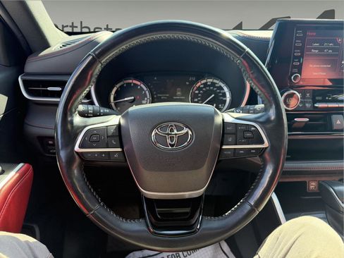 Used 2022 Toyota Highlander XSE AWD/4WD image 13
