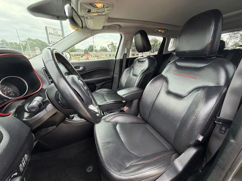 Used 2018 Jeep Compass Trailhawk w/ Leather Interior Group AWD/4WD image 13