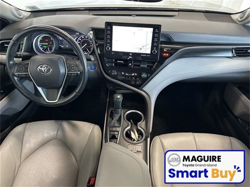 Used 2021 Toyota Camry XLE w/ Navigation Upgrade Package image 9