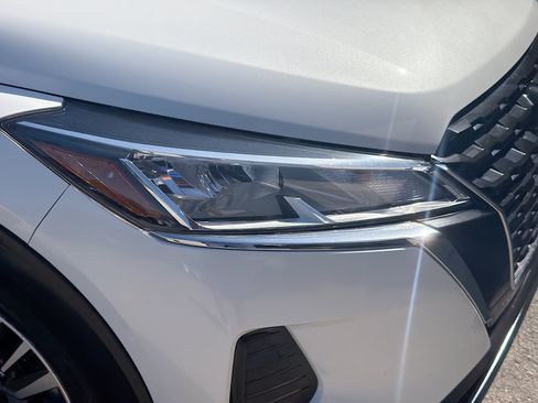 Used 2021 Nissan Kicks SV FWD image 33