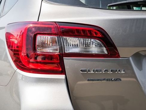 Used 2018 Subaru Outback 2.5i AWD/4WD image 7