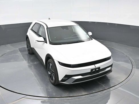 New 2025 Hyundai Ioniq 5 SE image 20