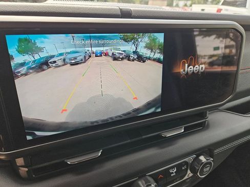 Used 2025 Jeep Wrangler Unlimited Rubicon AWD/4WD image 22