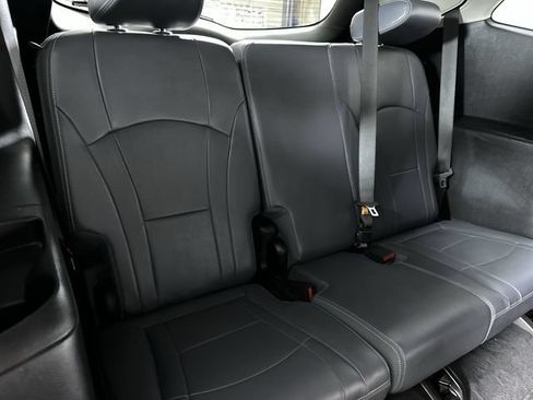 Used 2021 Buick Enclave Essence FWD image 28