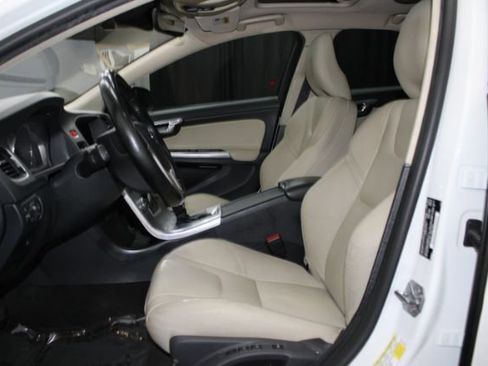 Used 2018 Volvo S60 T5 Dynamic w/ Vision Package image 10
