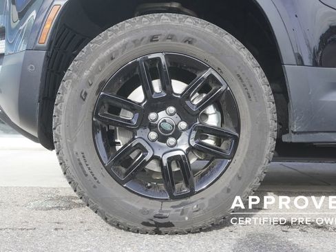 Used 2025 Land Rover Defender 110 S image 32