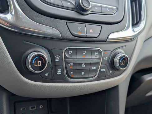 Used 2023 Chevrolet Equinox LT w/ Driver Convenience Package FWD image 12