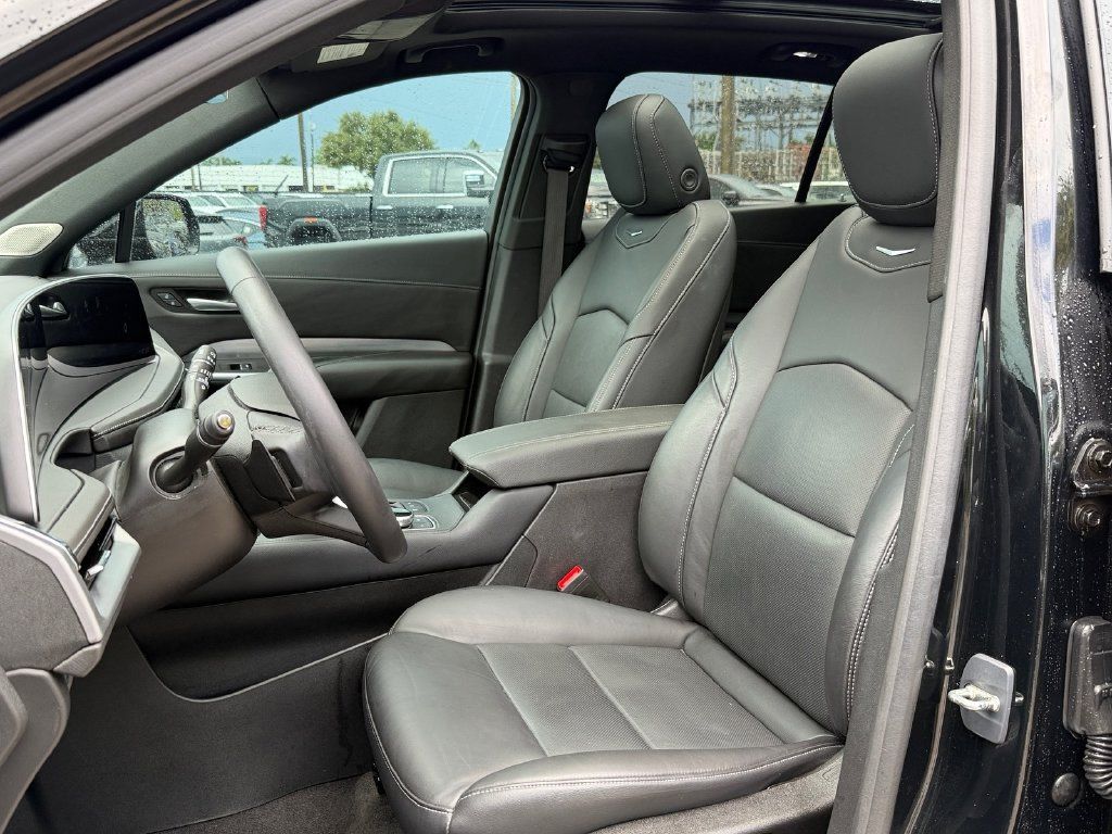 Used 2024 Cadillac XT4 Premium Luxury FWD image 9