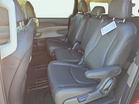 New 2026 Kia Carnival EX image 19