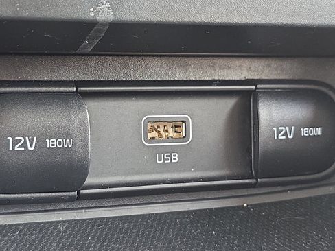 Certified 2025 Kia Soul LX w/ LX Technology Package FWD image 19