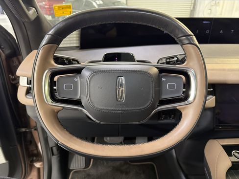 Used 2025 Lincoln Navigator Black Label AWD/4WD image 13