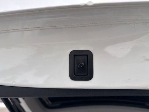 Used 2018 Toyota Highlander Limited Platinum image 16