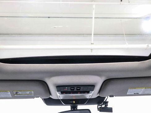 Used 2022 Nissan Pathfinder SL w/ SL Premium Package FWD image 12