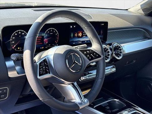New 2025 Mercedes-Benz GLB 250 4MATIC image 3