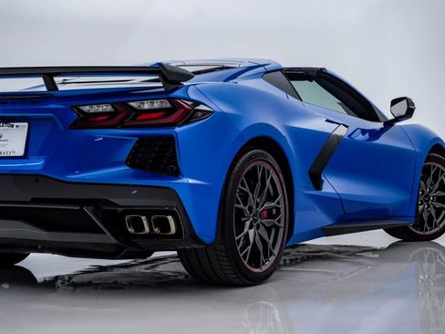 Used 2025 Chevrolet Corvette Stingray Premium Cpe w/ Z51 Performance Package RWD image 11