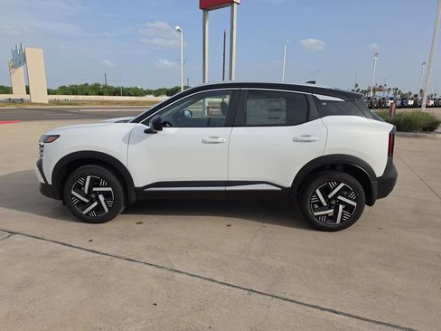 New 2026 Nissan Kicks SV w/ SV Premium Package FWD image 4