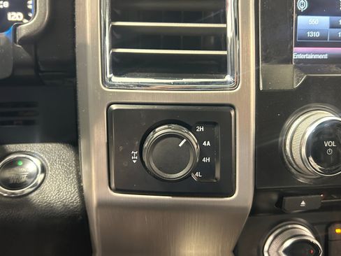 Used 2015 Ford F150 Platinum w/ Equipment Group 701A Luxury AWD/4WD image 18