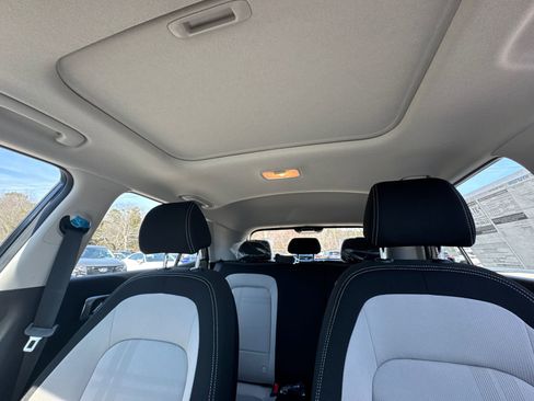 New 2026 Hyundai Venue SEL FWD image 32