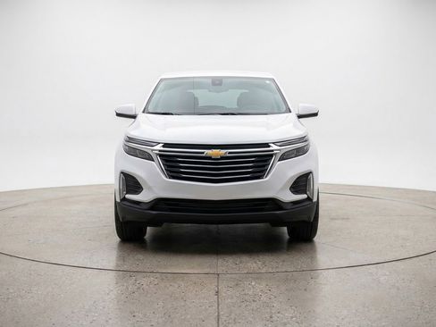 Used 2025 Chevrolet Equinox LT image 2