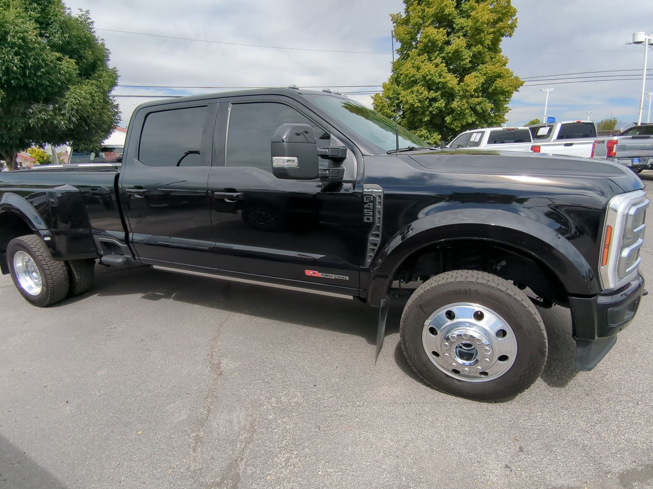 Used 2026 Ford F450 Platinum w/ FX4 Off-Road Package AWD/4WD image 2