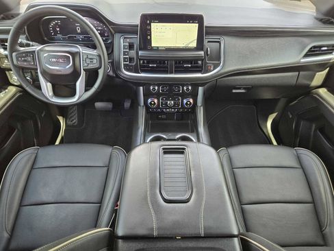 Certified 2024 GMC Yukon XL SLT w/ SLT Luxury Package AWD/4WD image 25