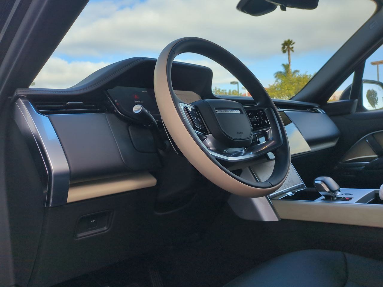 New 2025 Land Rover Range Rover SV AWD/4WD image 9