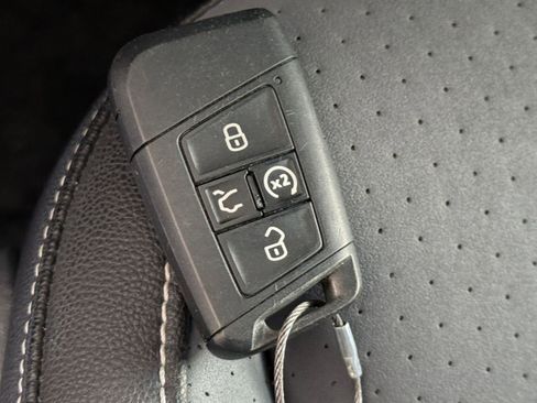 Used 2025 Volkswagen Jetta SE image 25