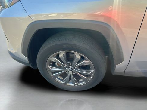Used 2022 Toyota RAV4 XLE Premium AWD/4WD image 17