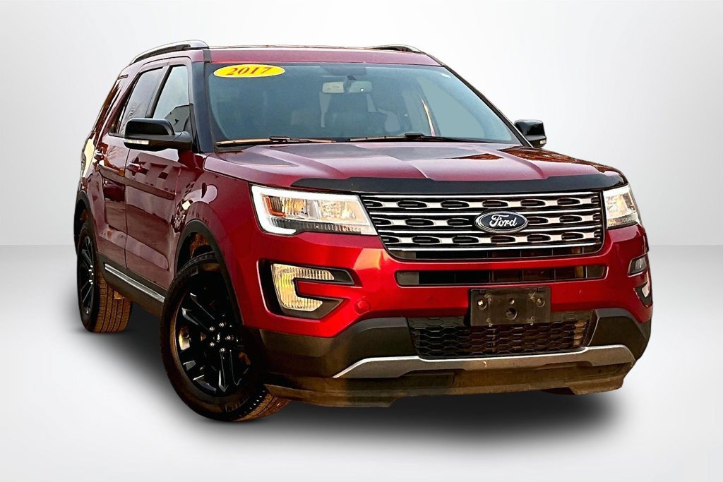Used 2017 Ford Explorer XLT w/ Equipment Group 202A FWD image 3