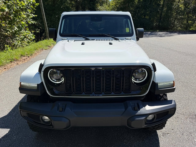 Used 2024 Jeep Gladiator Sport AWD/4WD image 3