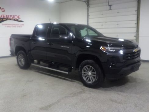 Used 2025 Chevrolet Colorado LT w/ LT Convenience Package AWD/4WD image 5