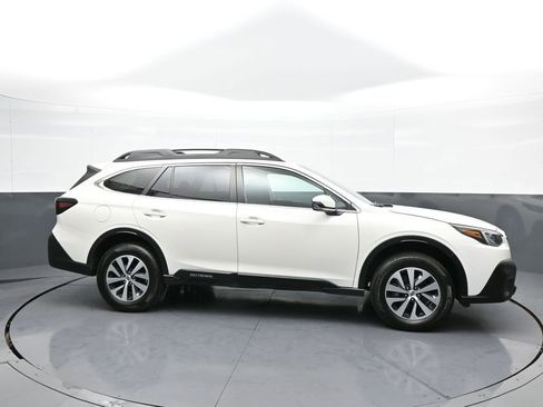 Used 2022 Subaru Outback Premium image 5
