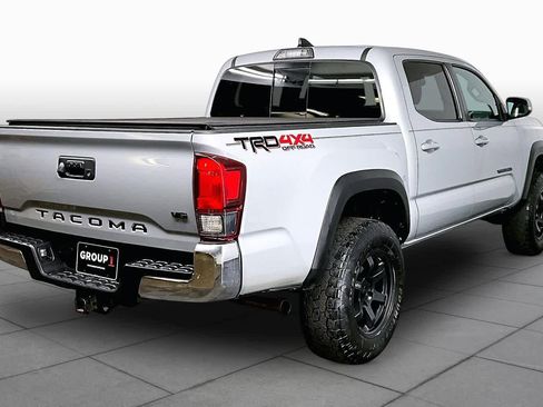 Used 2019 Toyota Tacoma TRD Off-Road AWD/4WD image 12